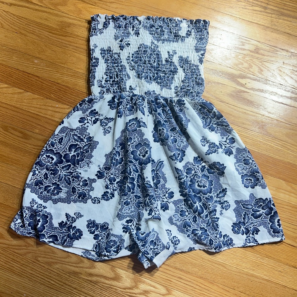 Coverstitched. Strapless romper. Size Medium.